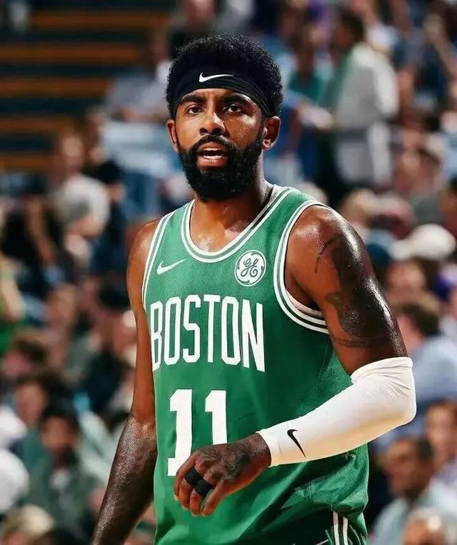 篮球勇士球星连续三场助攻上双（勇士球星三场连送两位数助攻）