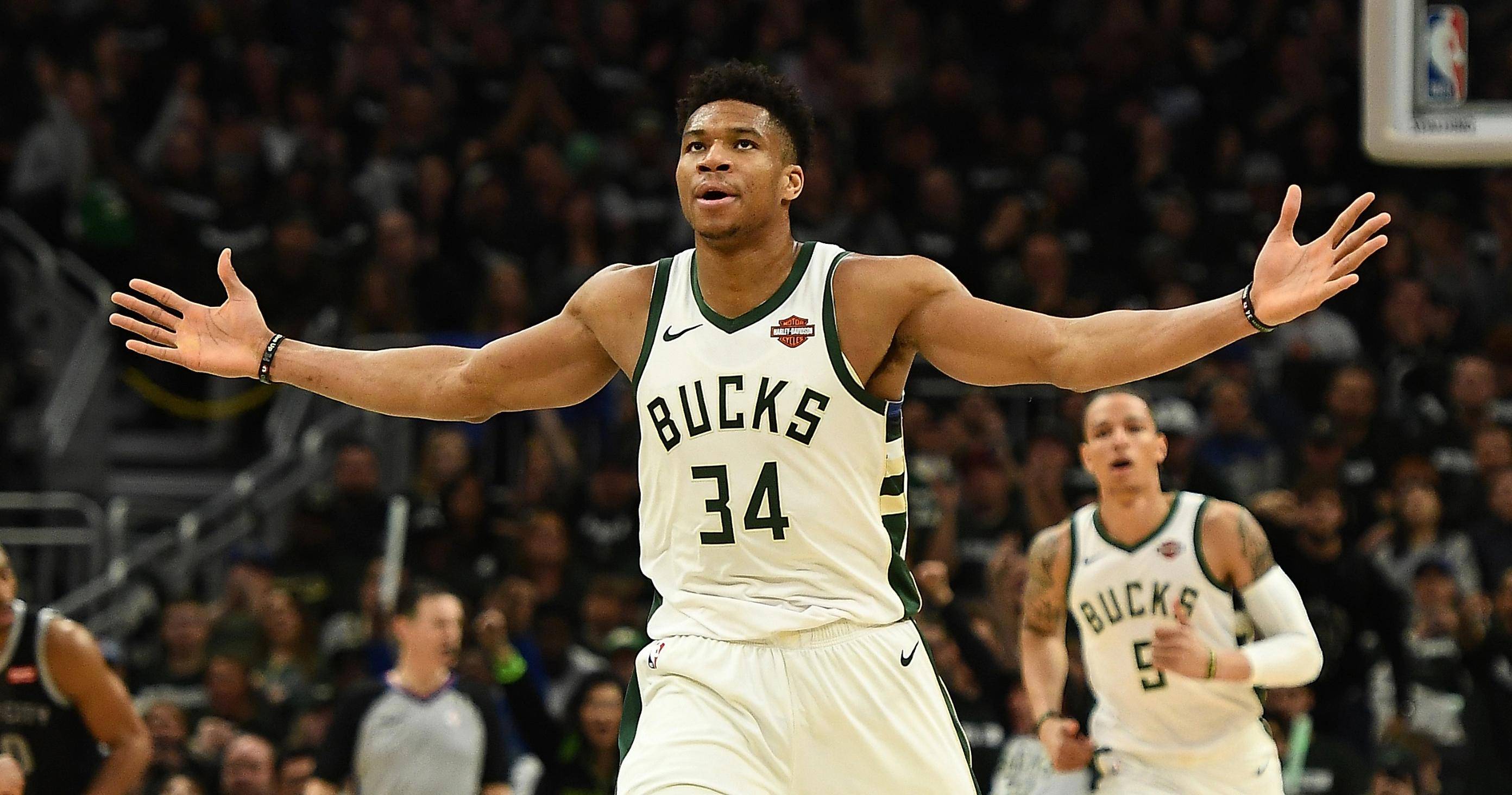 前锋单刀破门，决绝果断引喝彩（前锋单刀冷静终结，果敢一击引全场喝彩）