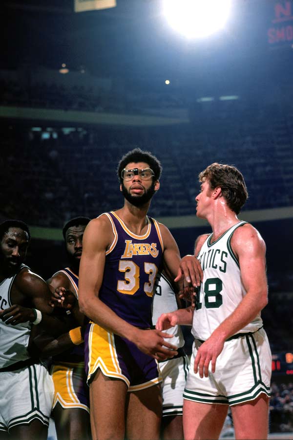 球队攻防节奏非常平衡（球队攻守节奏相当均衡）