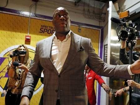 汉堡vs法兰克福：洛孔加、卢卡-武什科维奇首发，堂安律、达胡德出战（汉堡迎战法兰克福：洛孔加、卢卡-武什科维奇先发，堂安律、达胡德登场）