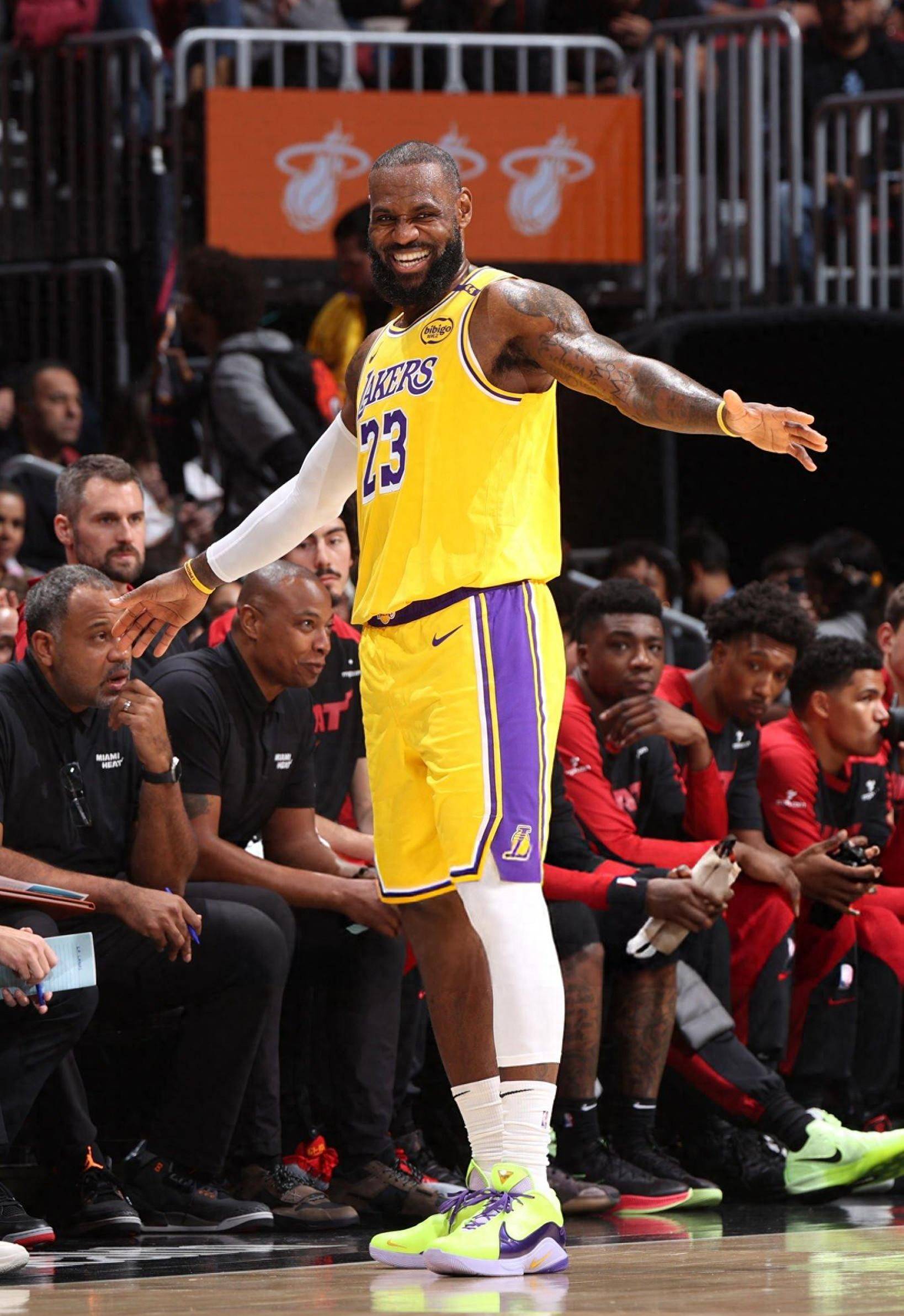 凯恩年度最佳选票：登贝莱第一；图赫尔投凯恩第一、帕尔默第二（年度最佳投票出炉：登贝莱登顶，图赫尔将凯恩列第一、帕尔默第二）