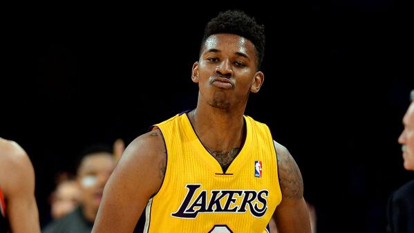 文班亚马：球队近12战9胜令我自豪，这是理想的团队篮球（文班亚马自豪于球队近12场9胜：这就是理想的团队篮球）