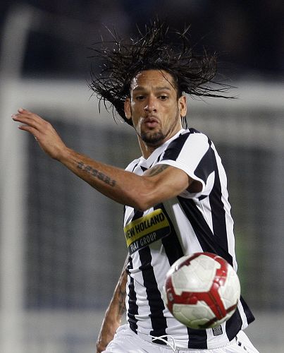 球队逆境翻盘，海兰德和迪文表现抢眼（绝境逆转取胜，海兰德与迪文闪耀全场）