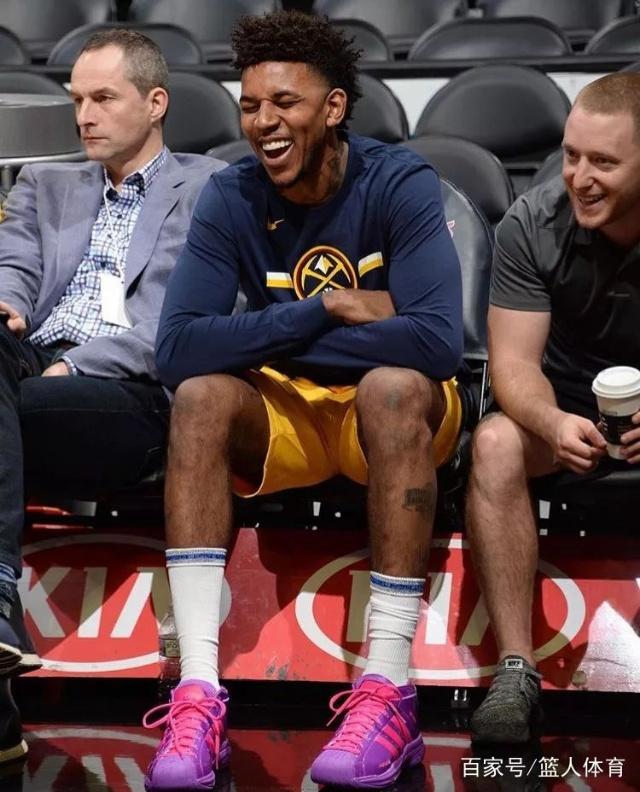 鹈鹕怒砍70分为球队赛季半场第2高，48分为禁区得分（鹈鹕半场轰下70分列本季队内半场第2高，禁区斩获48分）