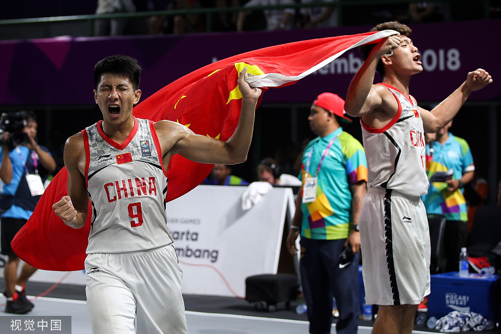 F1世界冠军现身2025阿布扎比大奖赛（F1世界冠军亮相2025年阿布扎比大奖赛）