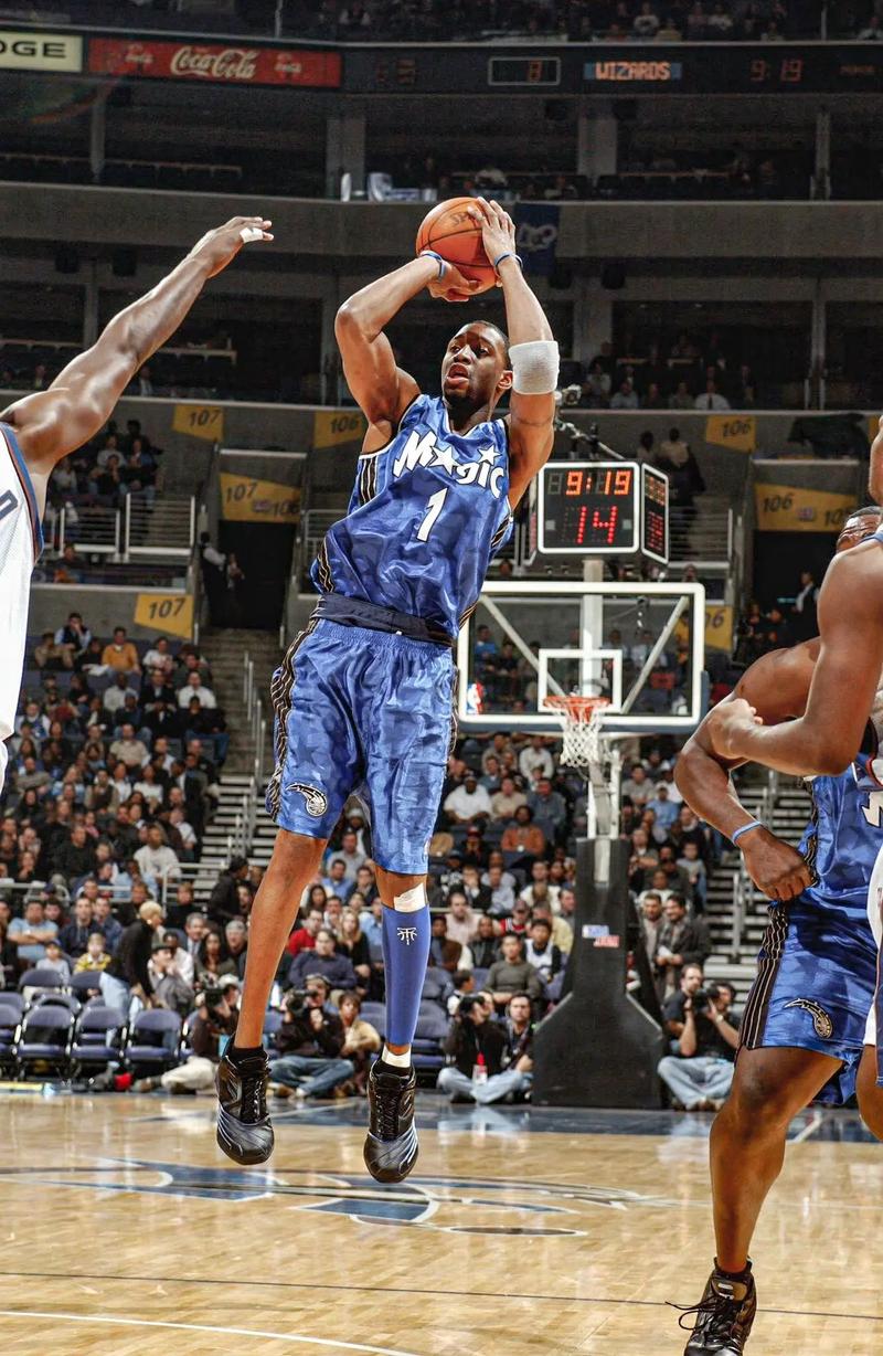 官方：26岁的前比利时国脚、国米旧将范赫斯登退役（官方消息：26岁比利时前国脚、国米旧将范赫斯登宣布退役）