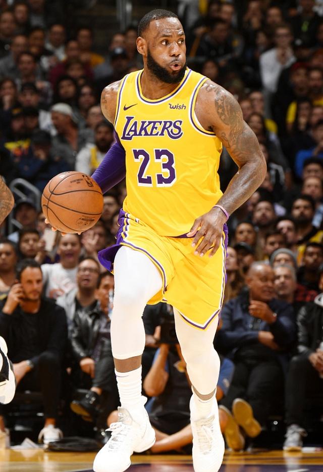 欧洲足球一夜疯狂：水晶宫绝杀，多特6轮不败，罗马爆冷（欧陆足坛今夜沸腾：水晶宫读秒绝杀，多特六轮不败，罗马爆冷失利）