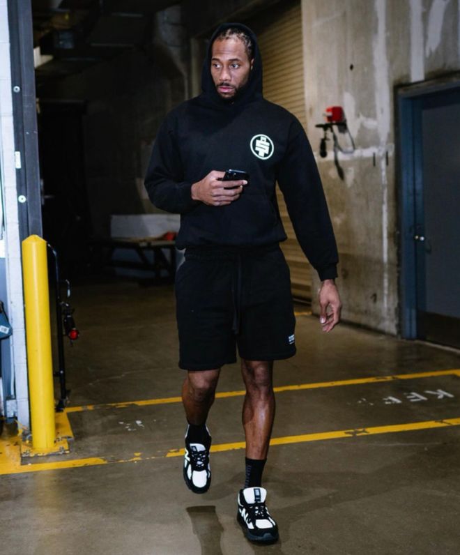 加里·内维尔：切尔西中轴线不够硬，距离赢得英超还很远（加里·内维尔：切尔西中轴偏软，距英超夺冠仍差一截）