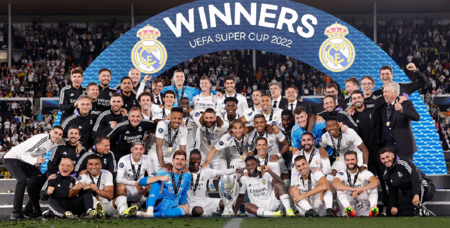 真正的劈头盖脸！阿努诺比篮下大帽盖翻迪克（迎面当头一帽！阿努诺比篮下封盖迪克）