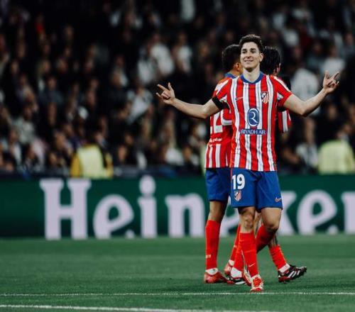 亚足联官网：上海海港卫冕中超冠军，却在亚洲赛场举步维艰（亚足联官网：上海海港再夺中超桂冠，亚洲赛场步履维艰）