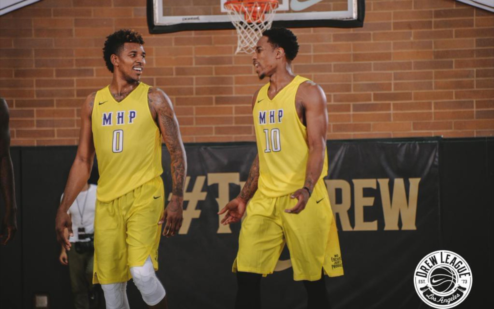 篮球场上的艺术表演——郭昊文假动作解析（郭昊文假动作剖析：球场上的艺术）